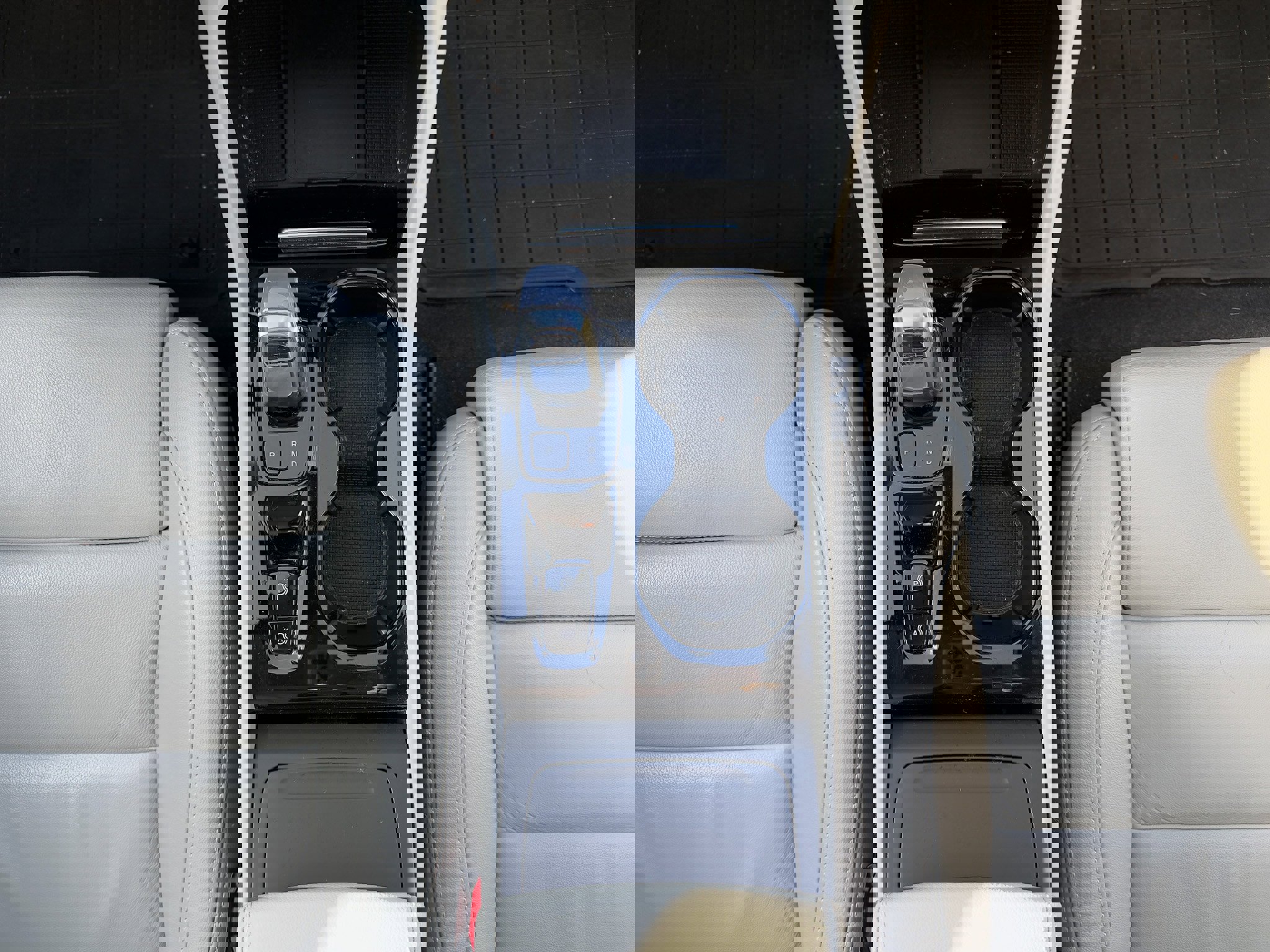 Certified 2023 Volvo XC40 B5 Plus w/ Climate Package image 32