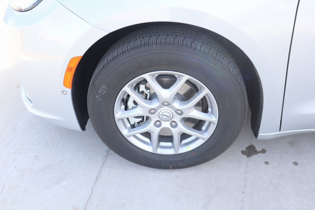 New 2026 Chrysler Pacifica Select image 19