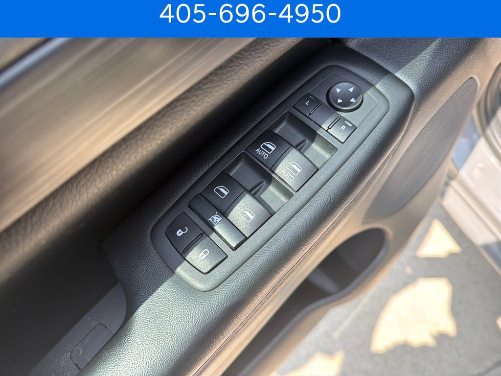 Used 2022 Jeep Grand Cherokee Laredo X AWD/4WD image 13