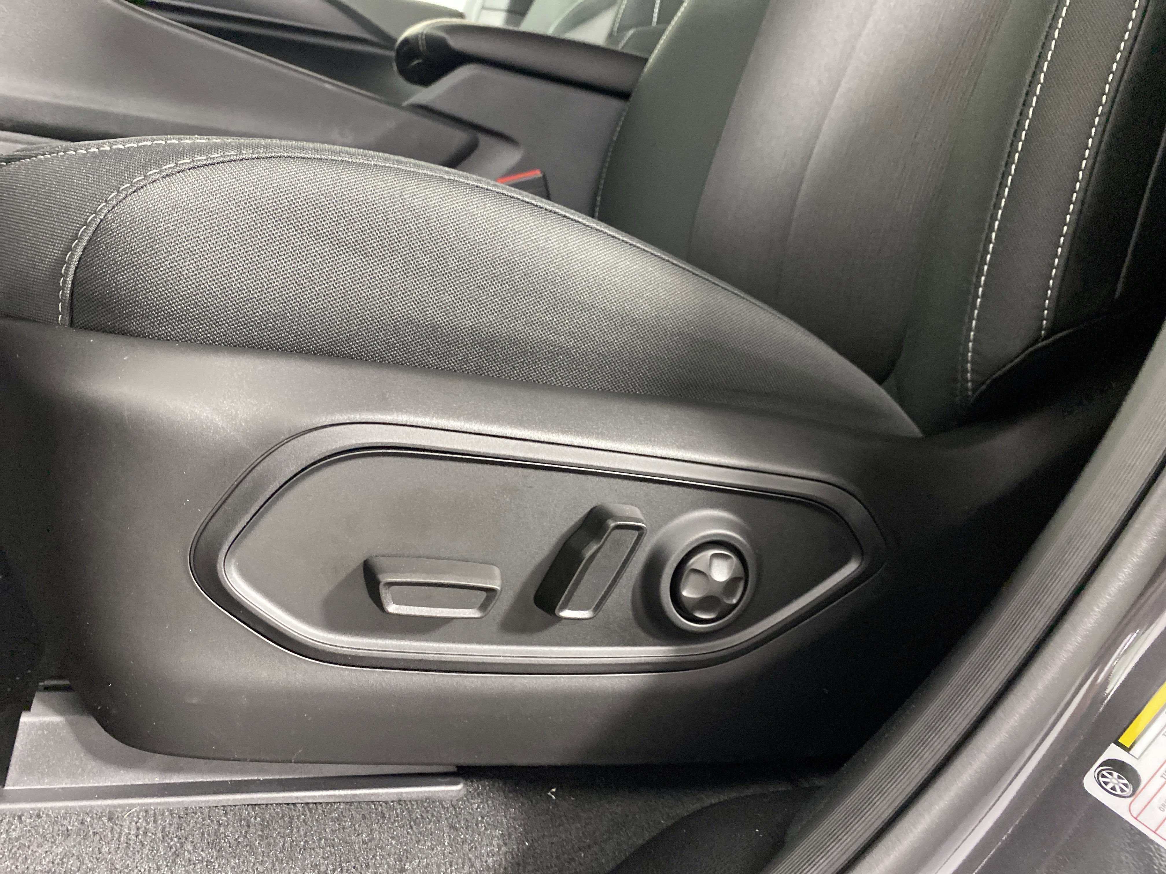 New 2025 Jeep Grand Cherokee L Laredo w/ Luxury Tech Group I image 15