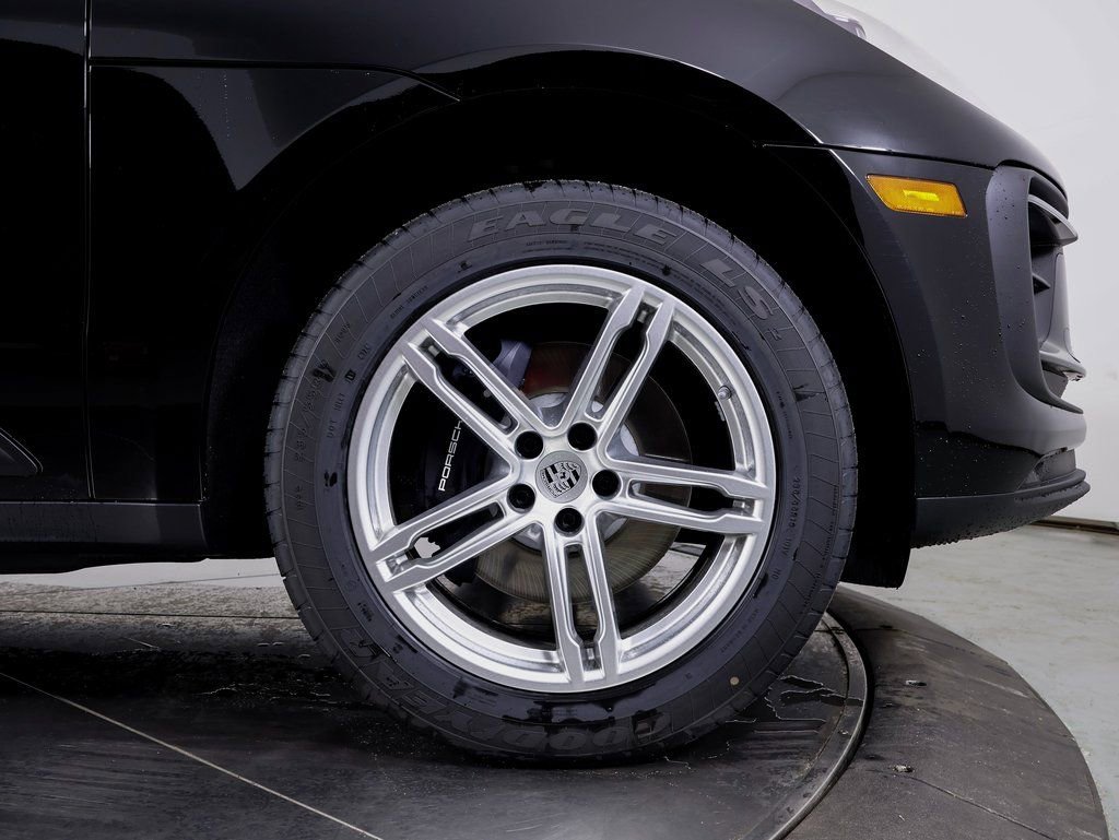 Certified 2025 Porsche Macan image 23