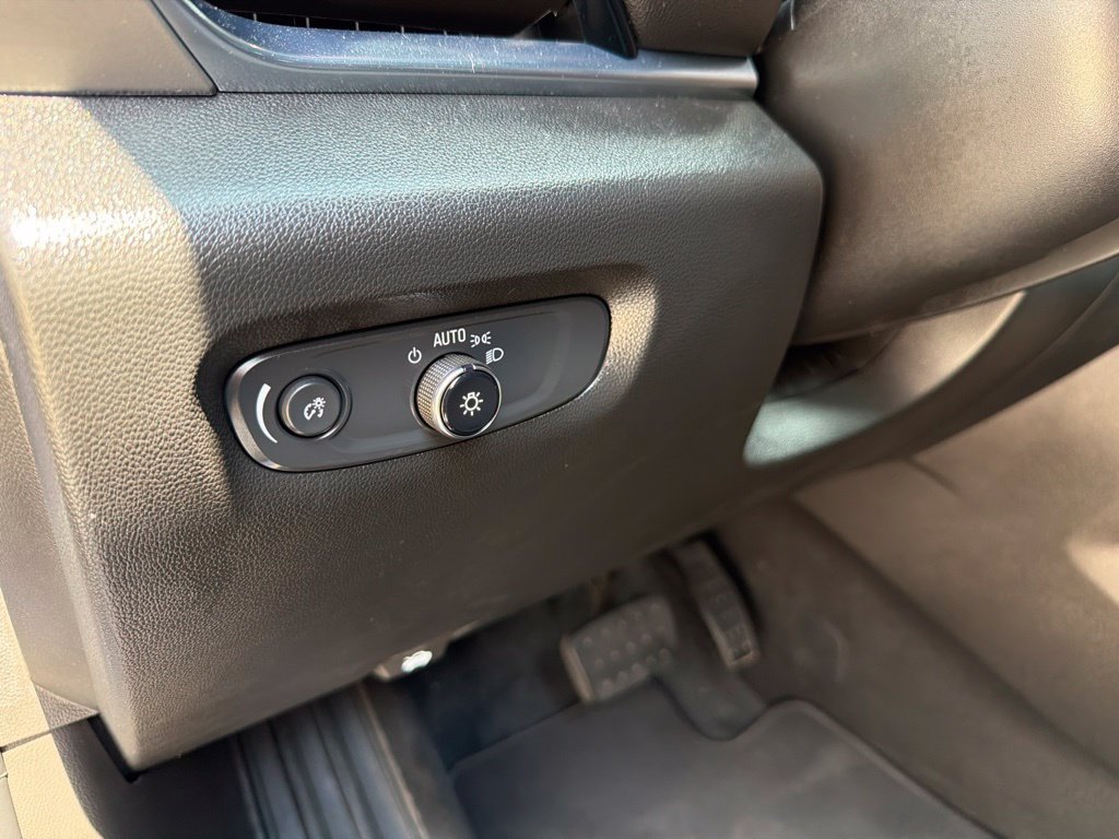 Used 2023 Chevrolet Traverse LT FWD image 45