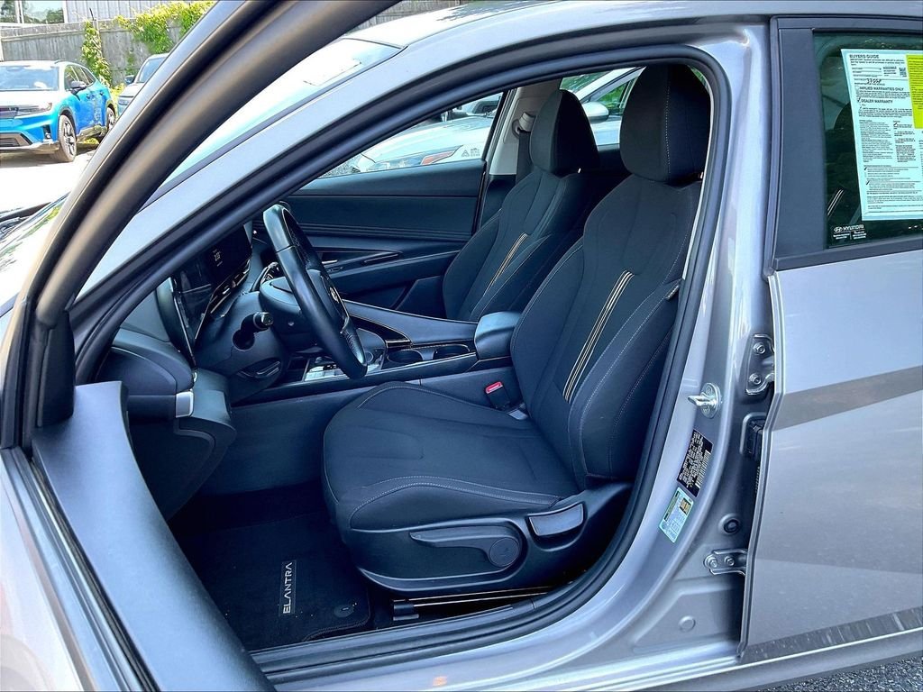 Used 2023 Hyundai Elantra SEL w/ Convenience Package FWD image 10