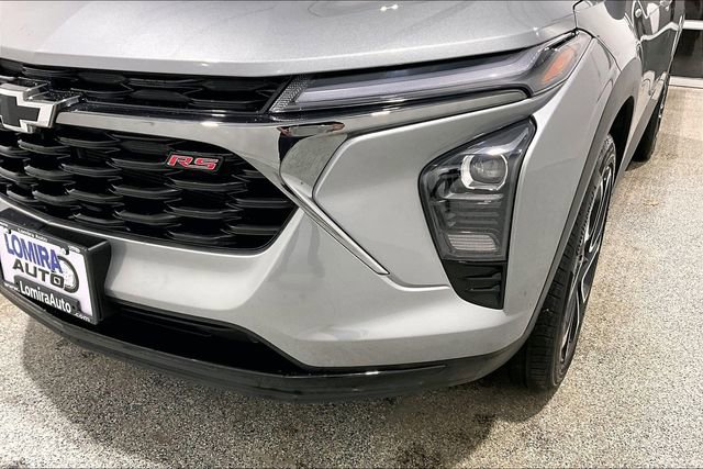 Used 2025 Chevrolet Trax RS w/ Sunroof Package image 34