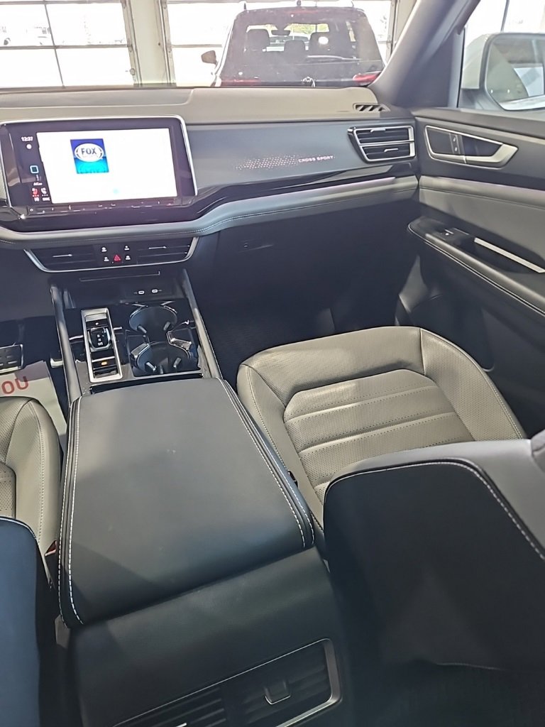 Used 2024 Volkswagen Atlas Cross Sport SEL R-Line image 24