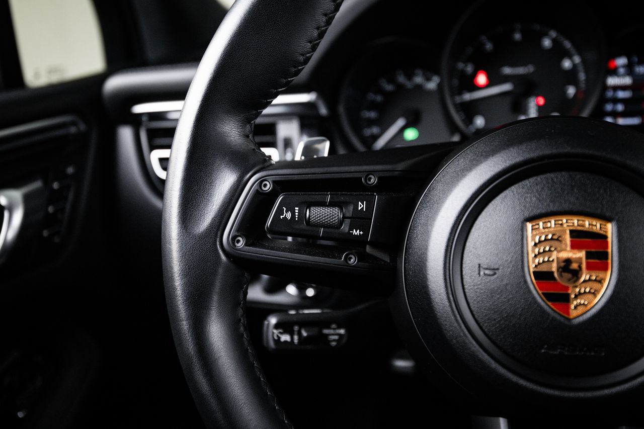 Certified 2023 Porsche Macan Turbo AWD/4WD image 17