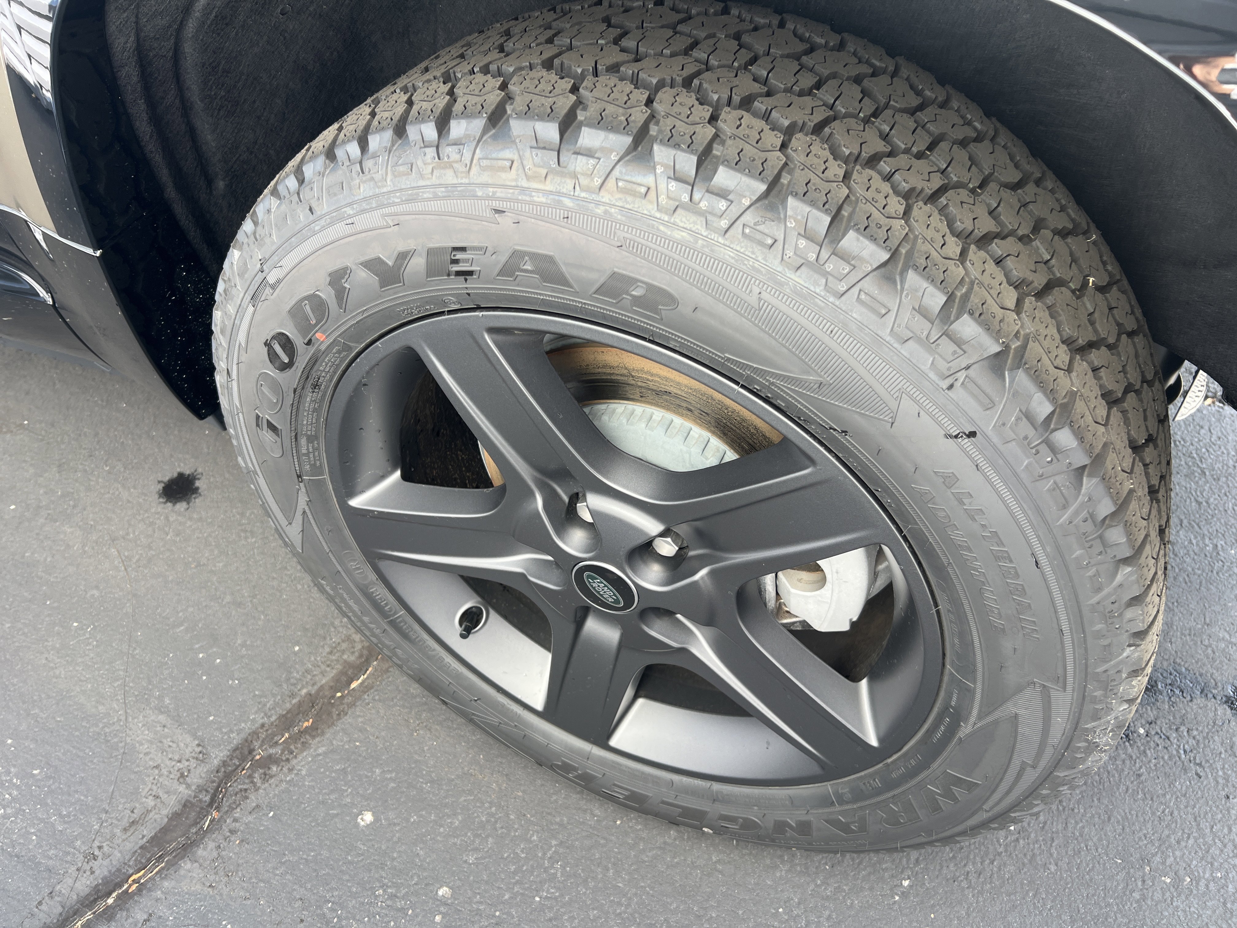 New 2025 Land Rover Defender 90 X-Dynamic SE image 8