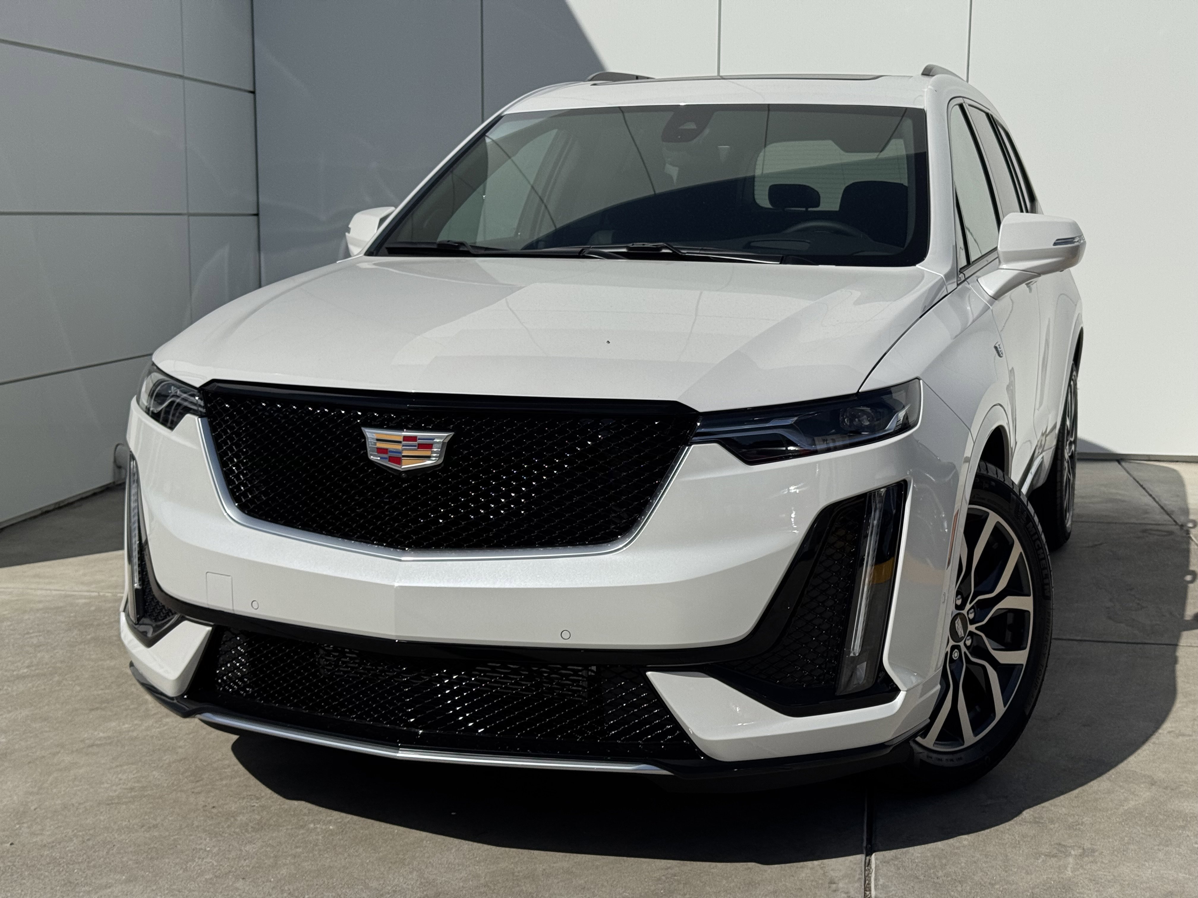 New 2025 Cadillac XT6 Sport w/ Technology Package