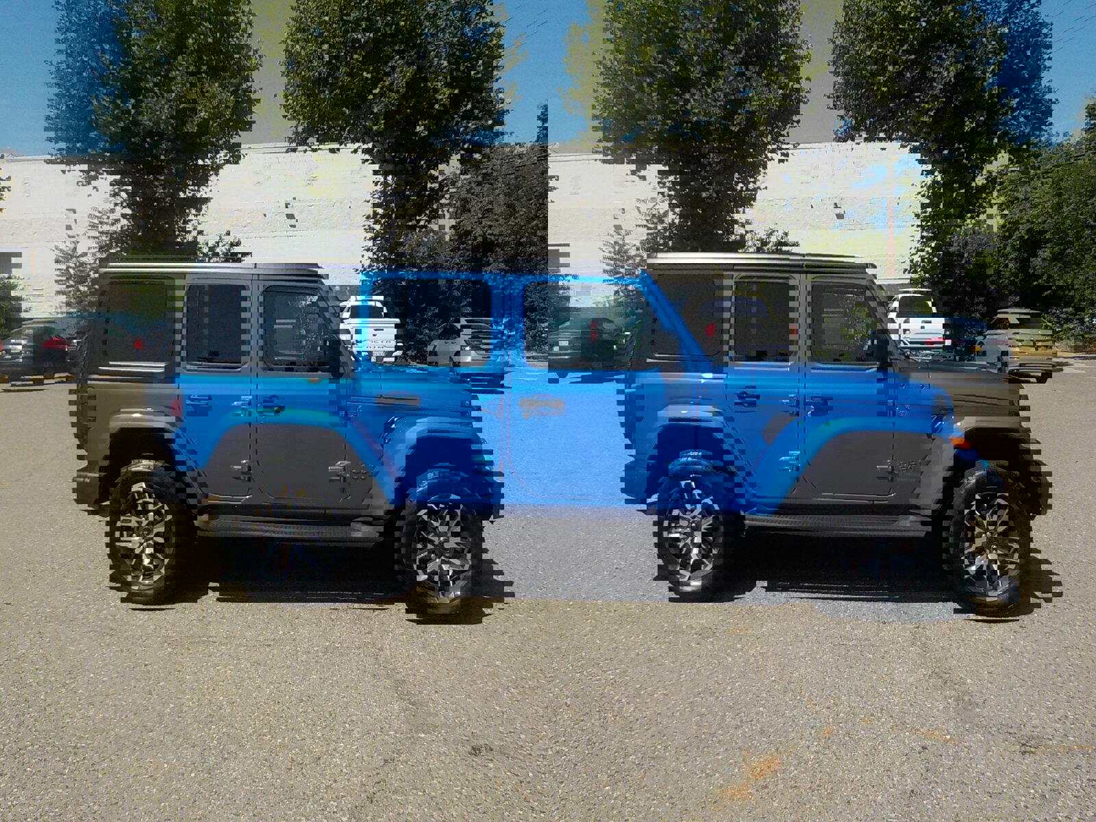 Used 2024 Jeep Wrangler Unlimited w/ Convenience Group image 4