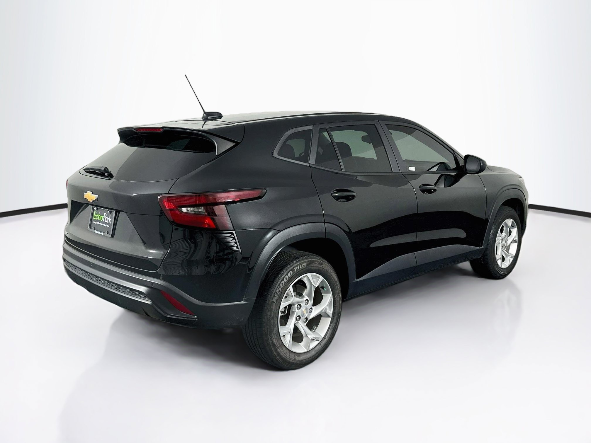 Used 2024 Chevrolet Trax LS w/ LS Convenience Package FWD image 9