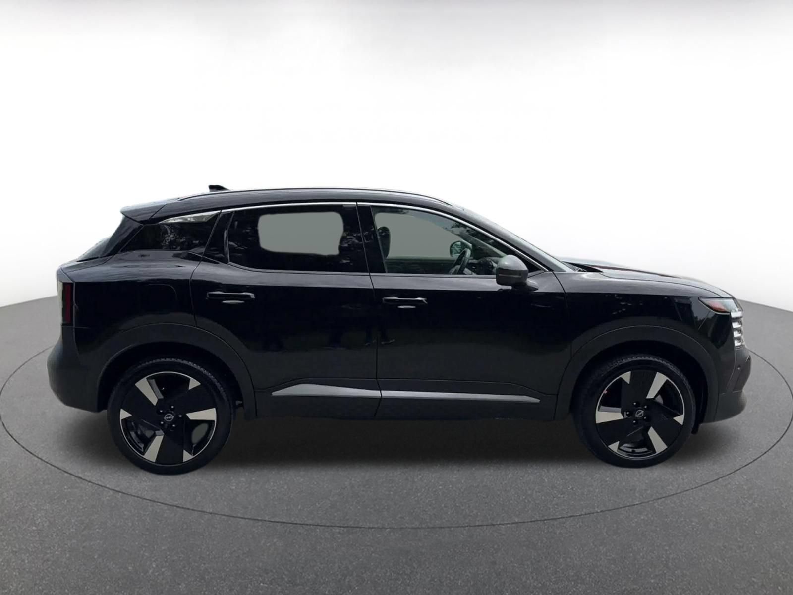 Used 2026 Nissan Kicks SR AWD/4WD image 16