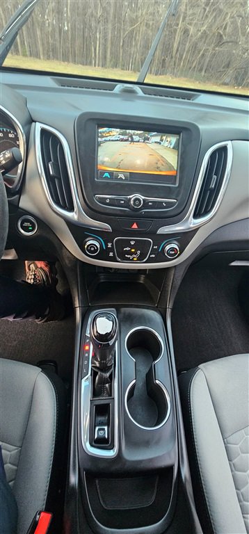 Used 2018 Chevrolet Equinox LS image 9