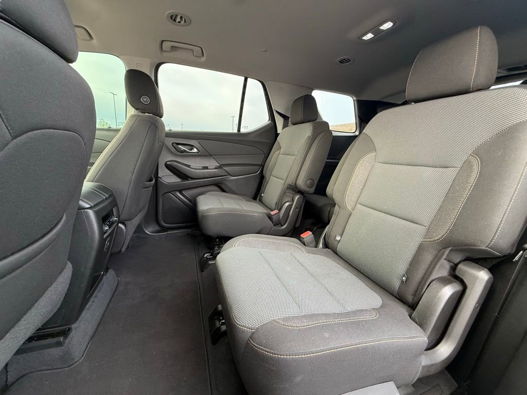Used 2021 Chevrolet Traverse LT FWD image 24
