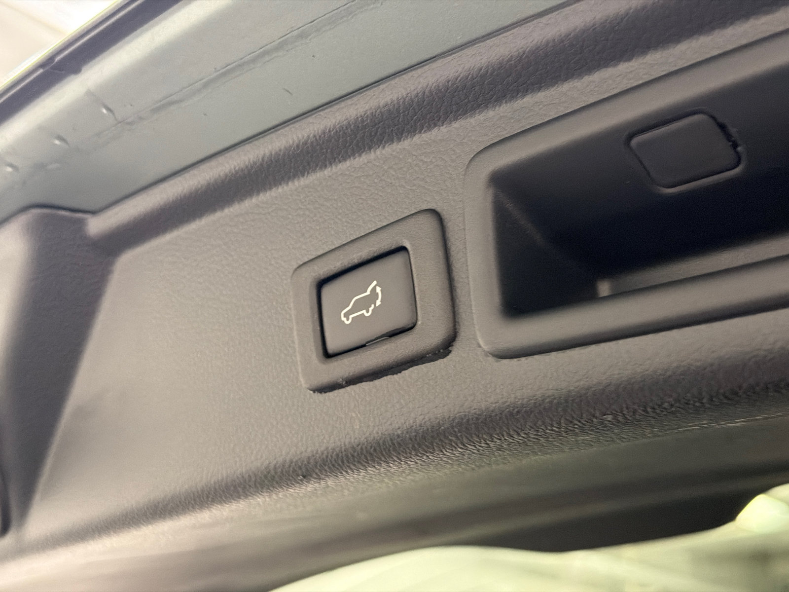 Used 2016 Subaru Forester 2.5i Touring w/ Eyesight & Navigation System AWD/4WD image 9