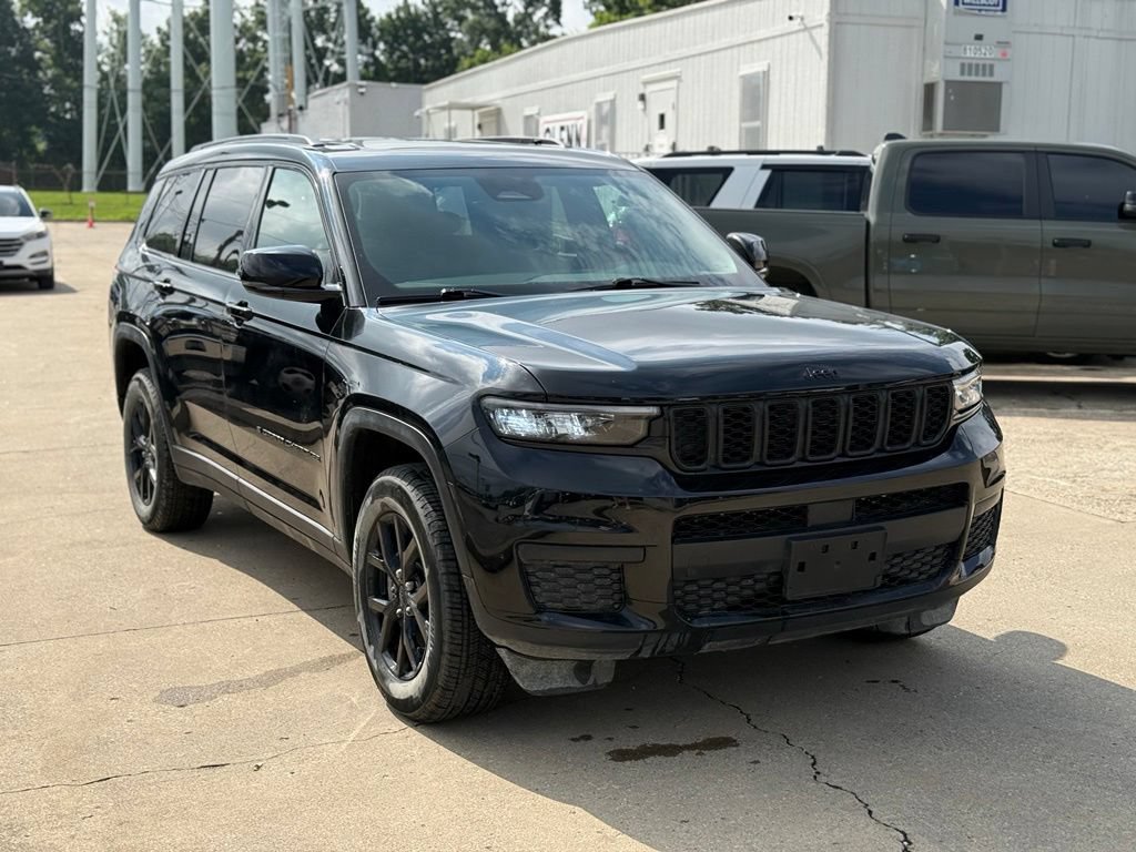 Used 2025 Jeep Grand Cherokee L Altitude AWD/4WD image 4