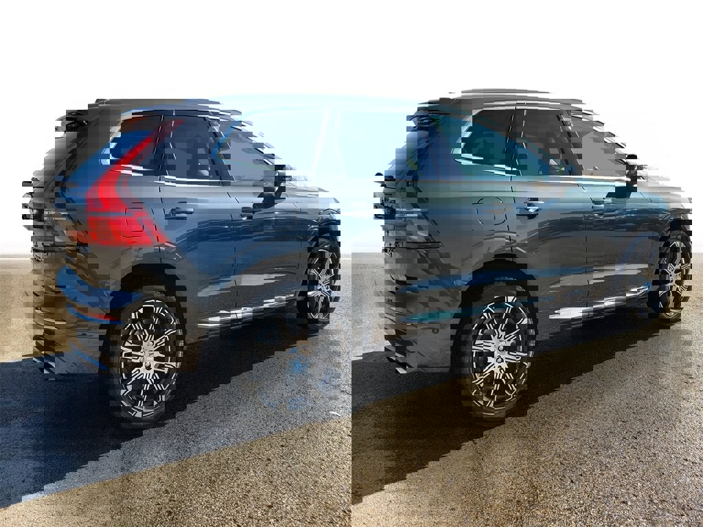 Used 2018 Volvo XC60 T6 Inscription w/ Luxury Seat Package image 4