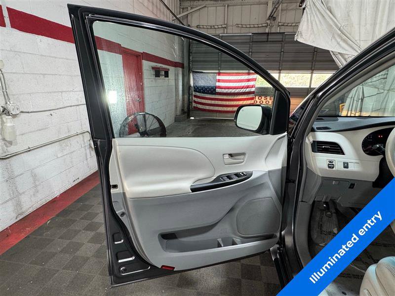 Used 2011 Toyota Sienna LE w/ Towing Pkg image 8