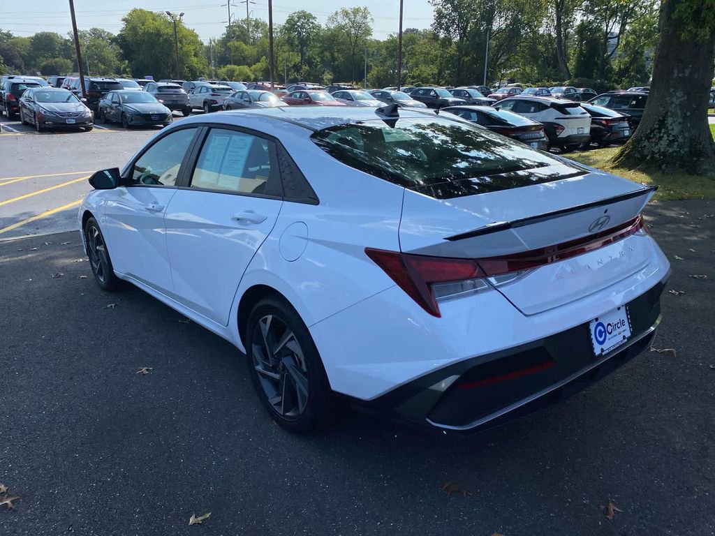 Used 2025 Hyundai Elantra Sport image 8