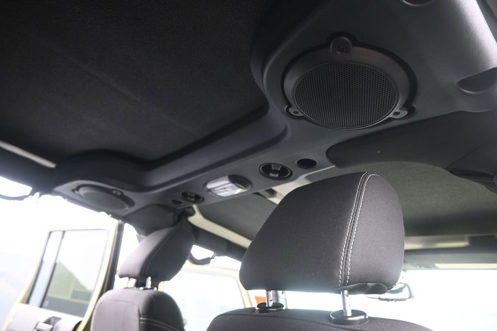 Used 2013 Jeep Wrangler Unlimited Rubicon w/ Connectivity Group AWD/4WD image 24