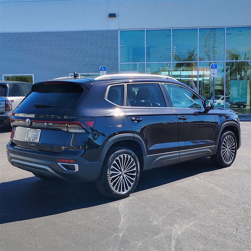 Certified 2025 Volkswagen Taos SE image 3