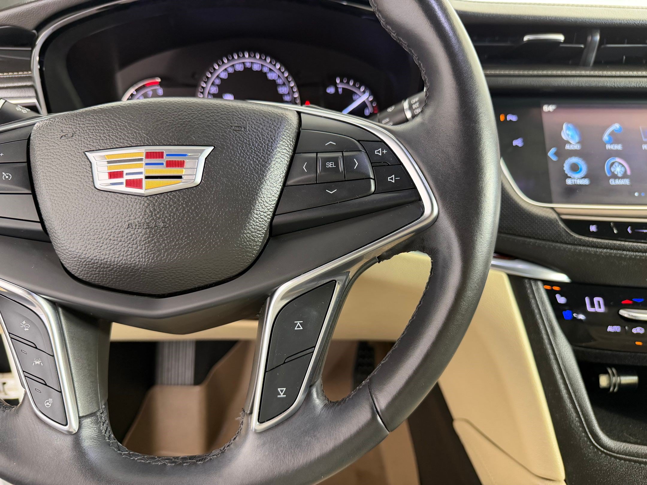 Used 2017 Cadillac XT5 Premium Luxury w/ Driver Assist Package FWD image 24