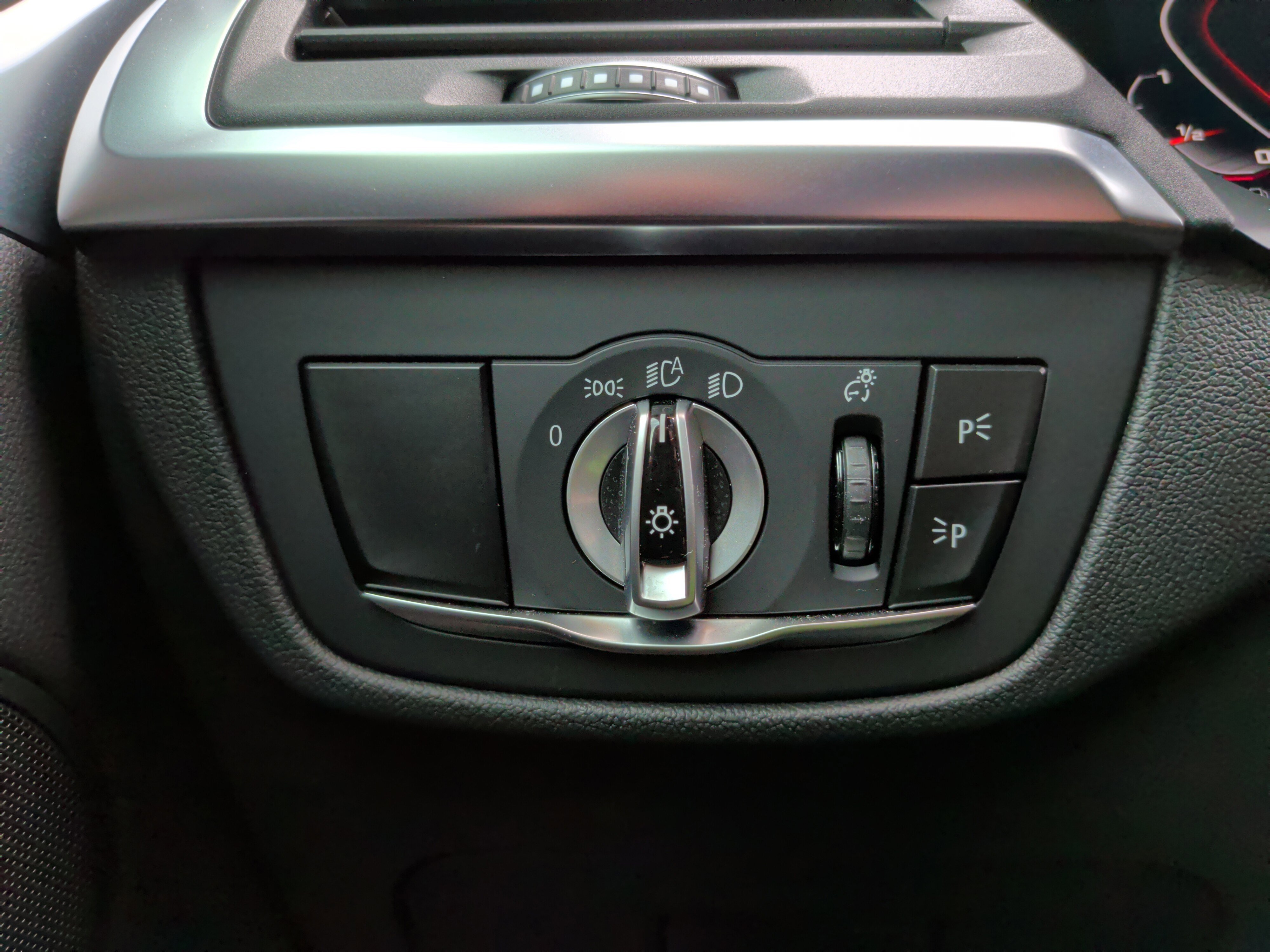 Used 2024 BMW X3 M40i w/ Premium Package image 25