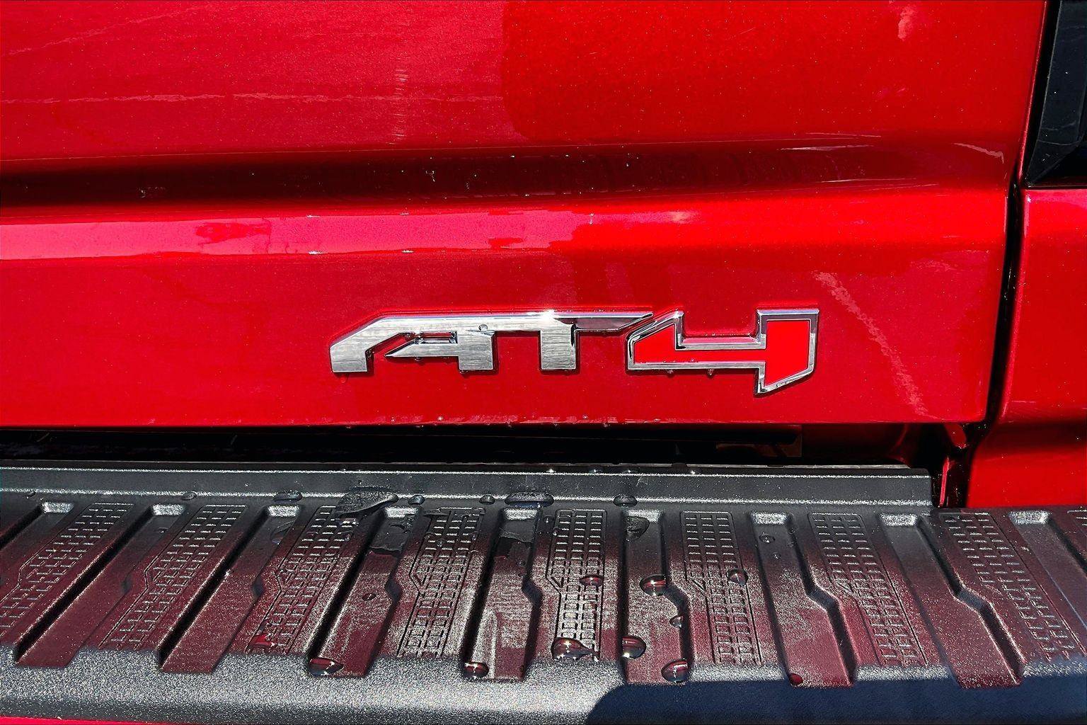 Used 2025 GMC Sierra 2500 AT4 w/ AT4 Premium Plus Package AWD/4WD image 9