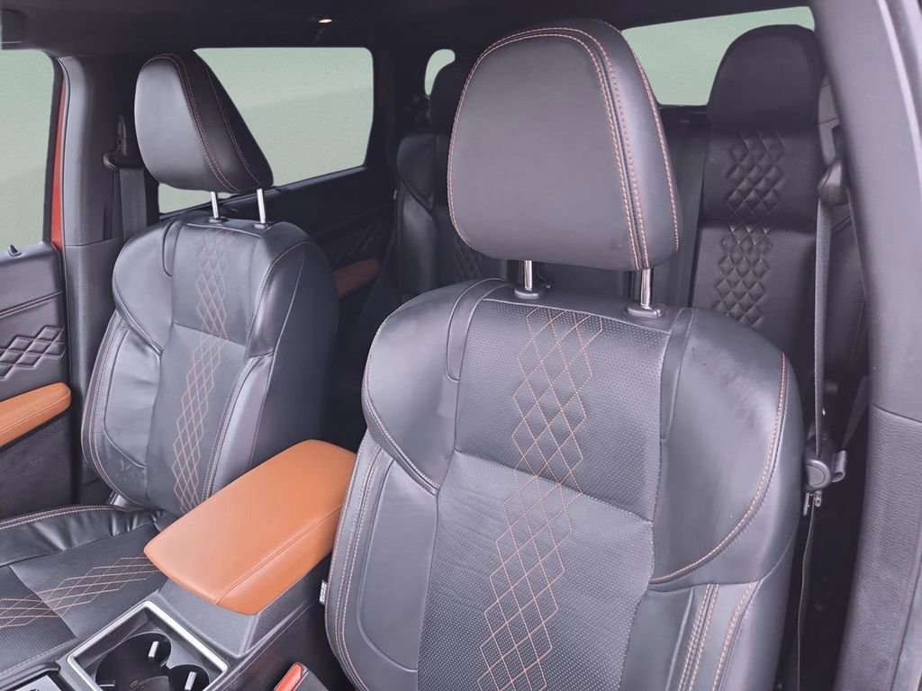 Used 2023 Mitsubishi Outlander SEL image 14