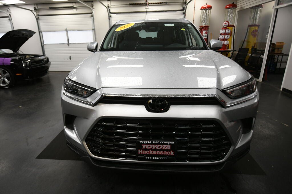 Certified 2025 Toyota Grand Highlander AWD image 2