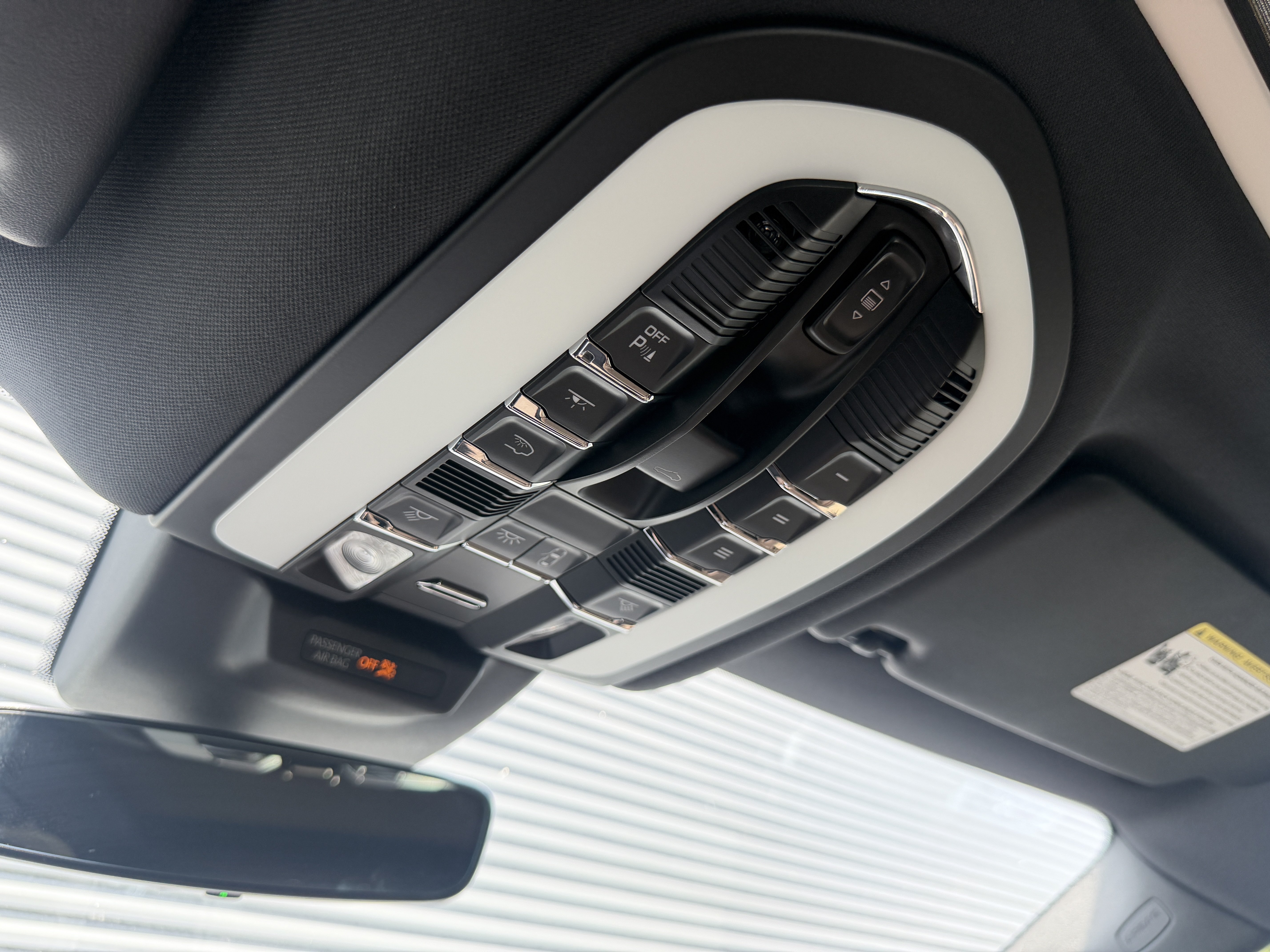 Certified 2024 Porsche Macan AWD/4WD image 30