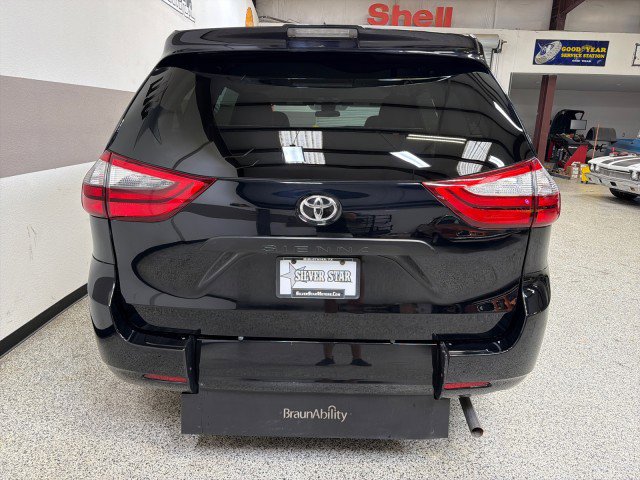 Used 2020 Toyota Sienna L image 34