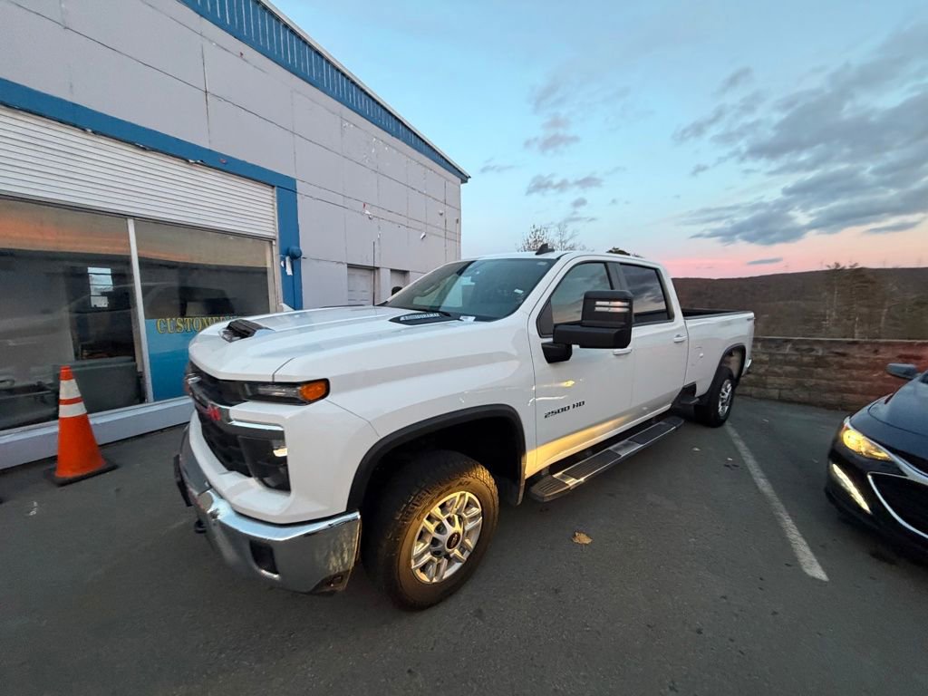 Used 2024 Chevrolet Silverado 2500 LT image 2