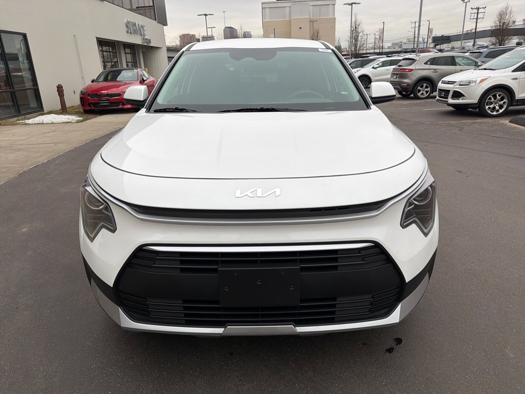 Certified 2025 Kia Niro LX image 3
