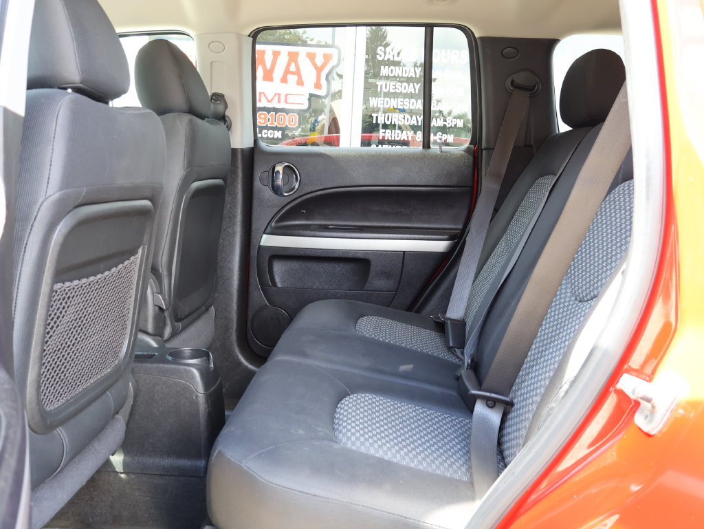 Used 2009 Chevrolet HHR LS FWD image 20