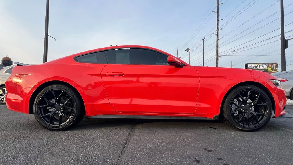 Used 2016 Ford Mustang Coupe image 9