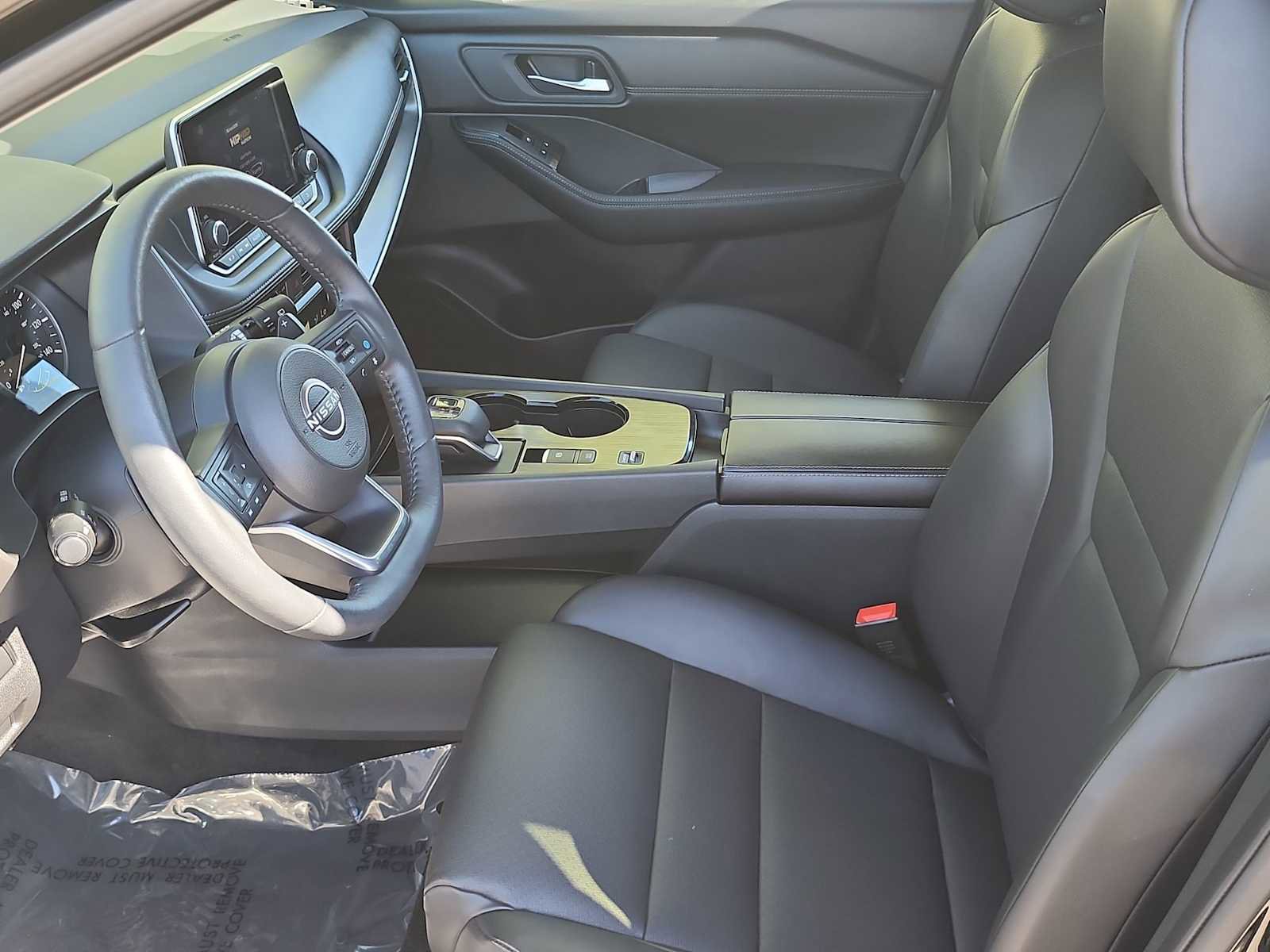 Used 2024 Nissan Rogue SV w/ SV Premium Package image 14