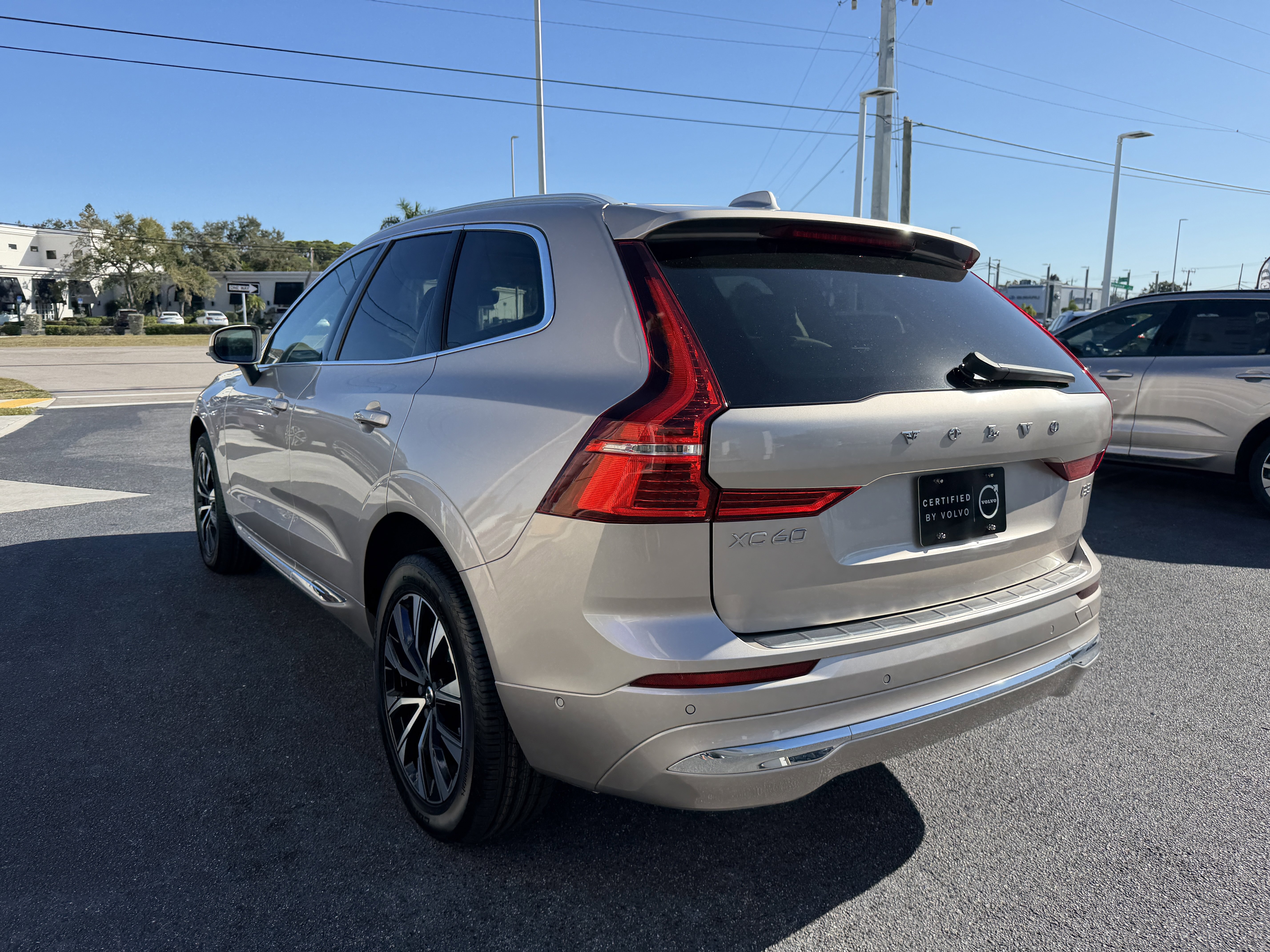 Certified 2023 Volvo XC60 B5 Plus w/ Protection Package Premier image 4