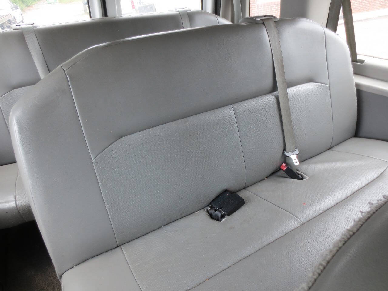 Used 2008 Ford E-350 and Econoline 350 XL RWD image 9