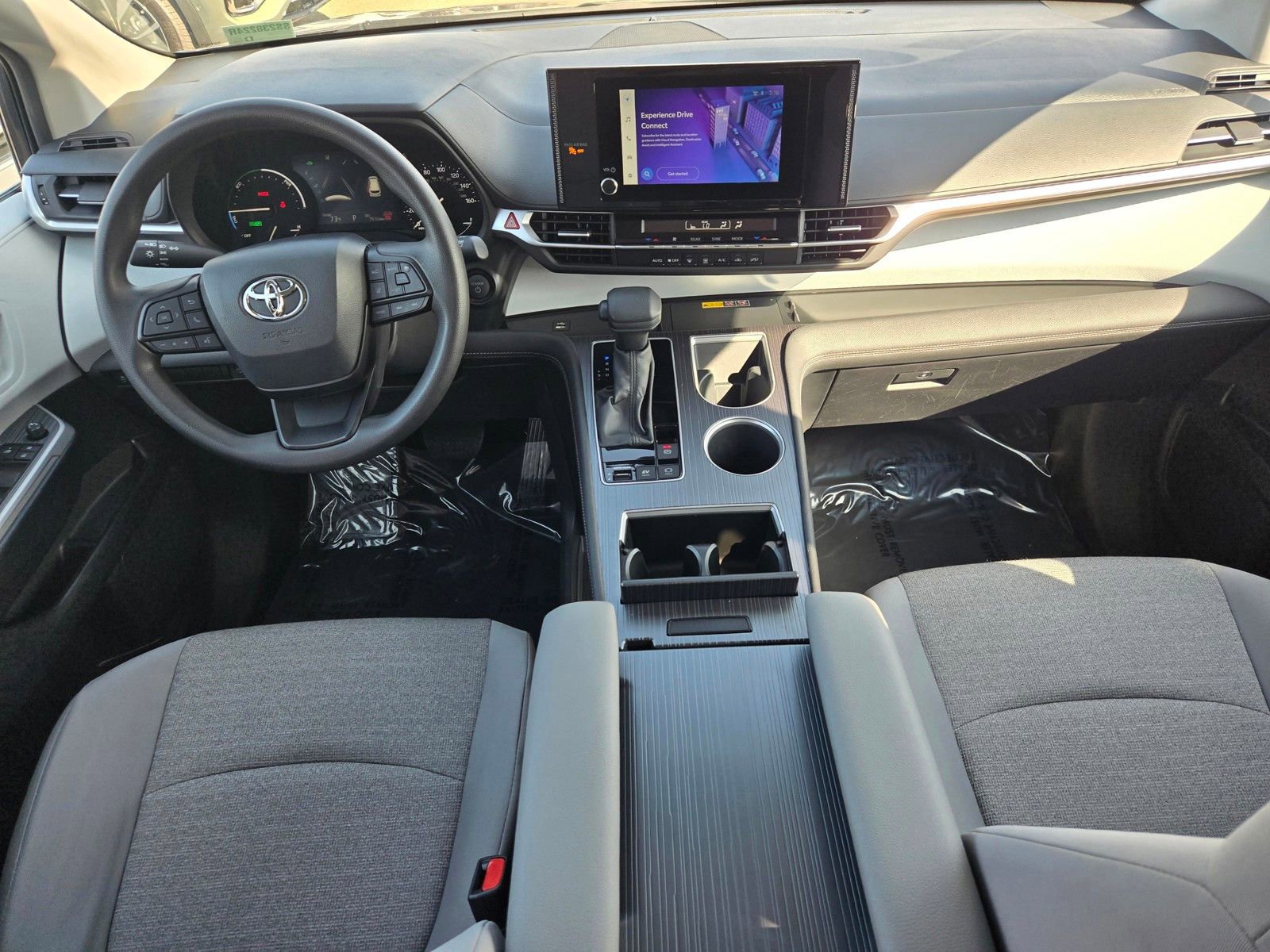 Used 2025 Toyota Sienna LE FWD image 13