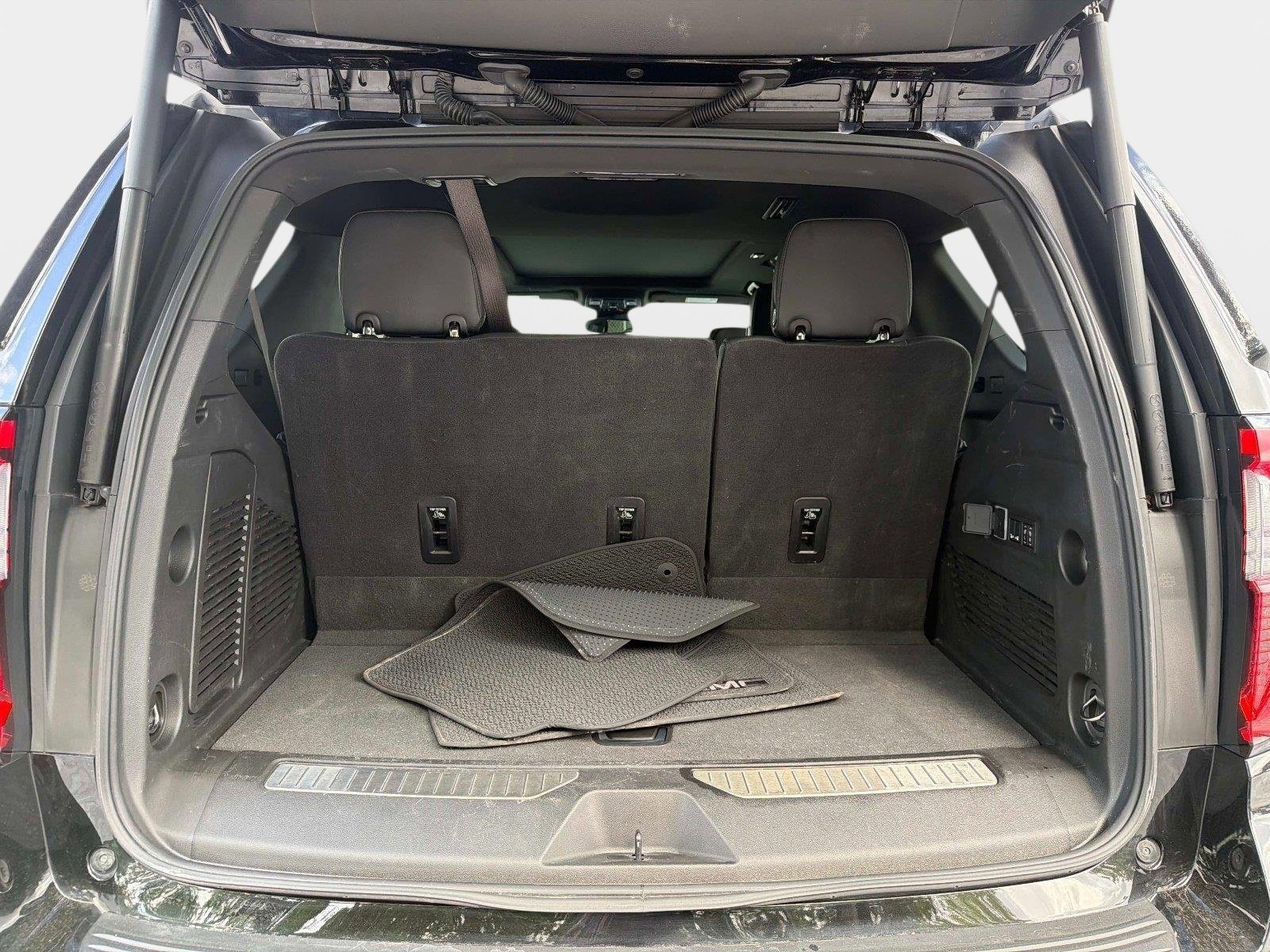 Used 2025 GMC Yukon Denali w/ Sun & Power Step Package AWD/4WD image 27