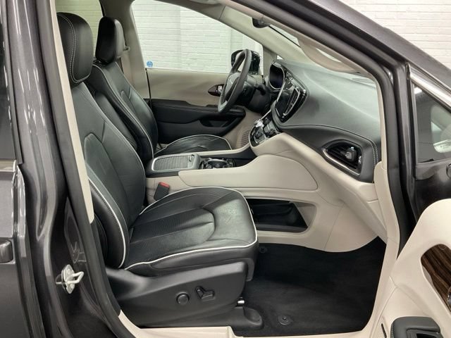 Used 2023 Chrysler Pacifica Limited w/ Uconnect Theater Family Group AWD/4WD image 23