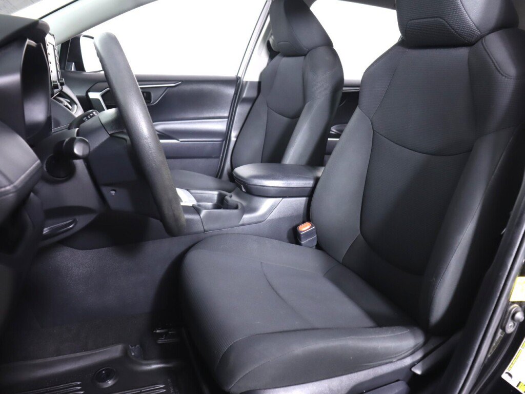 Used 2021 Toyota RAV4 LE FWD image 30