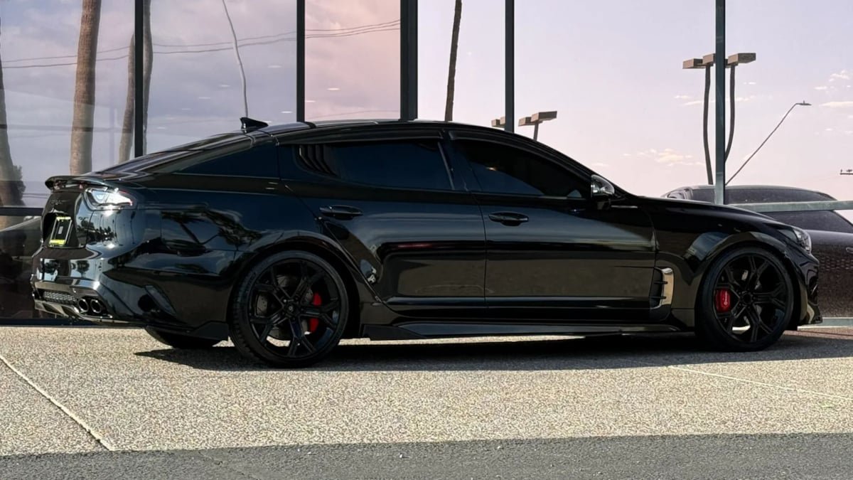 Used 2020 Kia Stinger GT1 RWD image 13