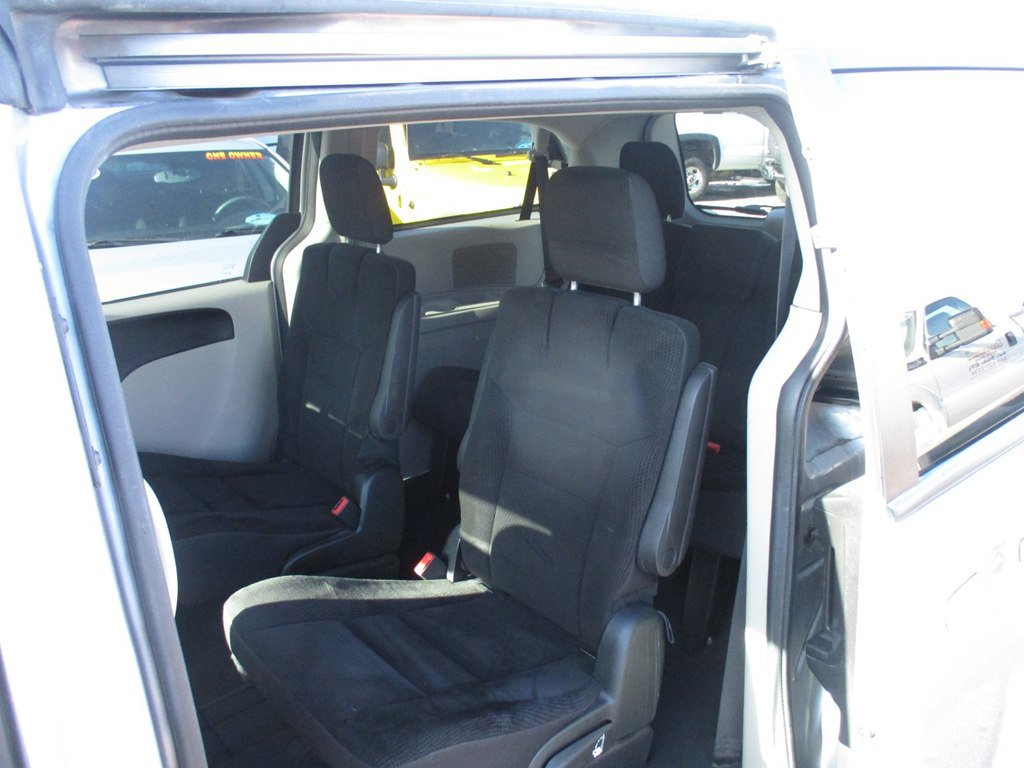 Used 2018 Dodge Grand Caravan SE w/ UConnect Hands-Free Group FWD image 9