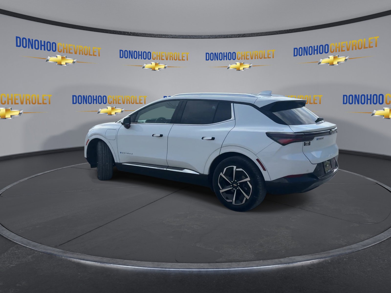 Used 2024 Chevrolet Equinox EV LT FWD image 9