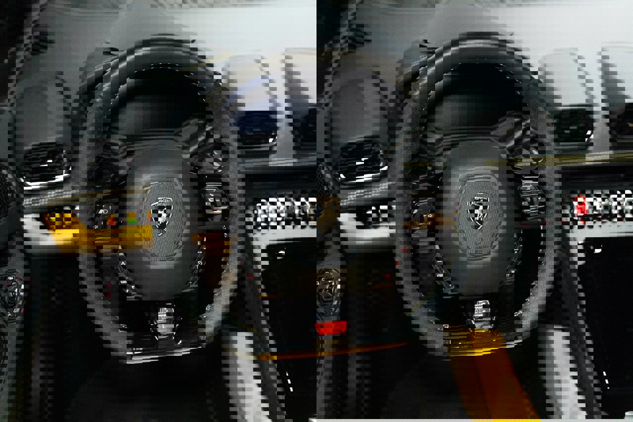 Used 2023 Lamborghini Huracan EVO image 16