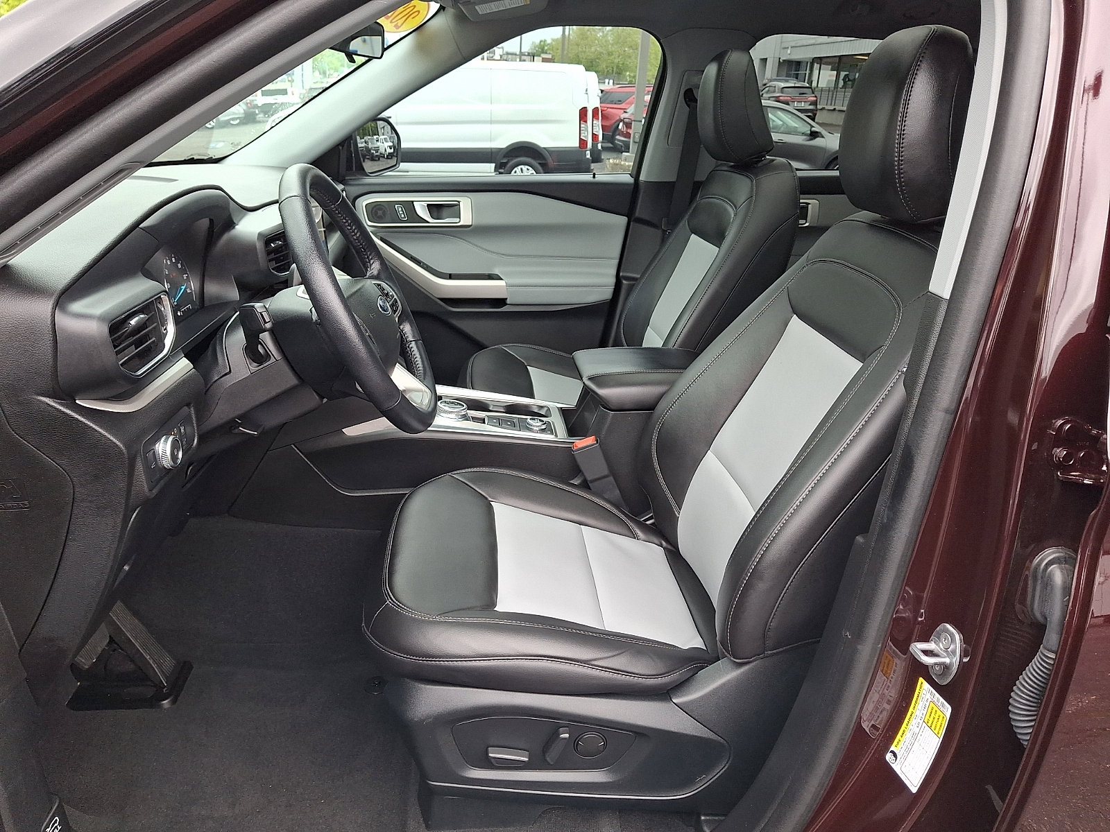 Certified 2022 Ford Explorer XLT w/ Equipment Group 202A AWD/4WD image 15