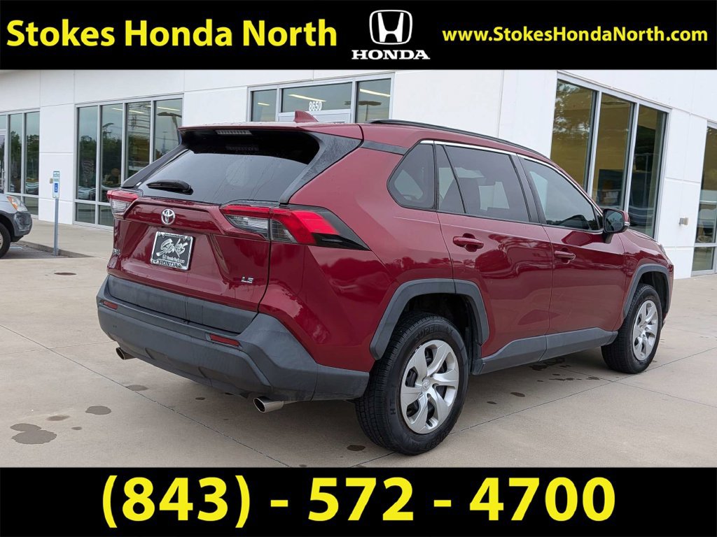 Used 2019 Toyota RAV4 LE FWD image 4