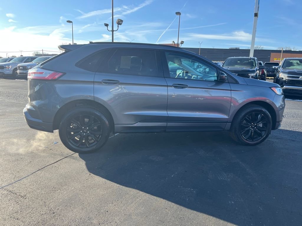 Used 2024 Ford Edge SE w/ Black Appearance Package image 6