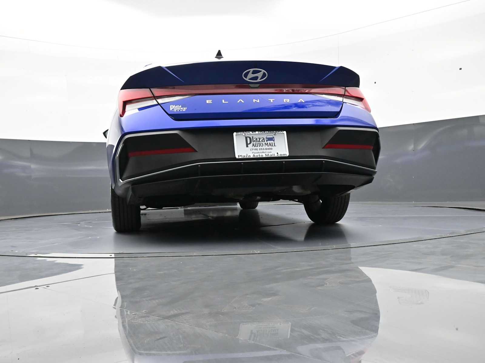 Certified 2025 Hyundai Elantra SE FWD image 29